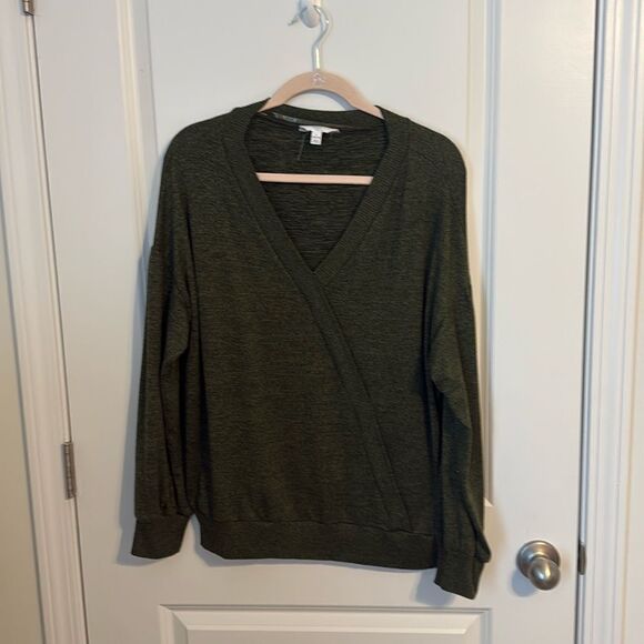 Green Sweater - Picture 1 of 4